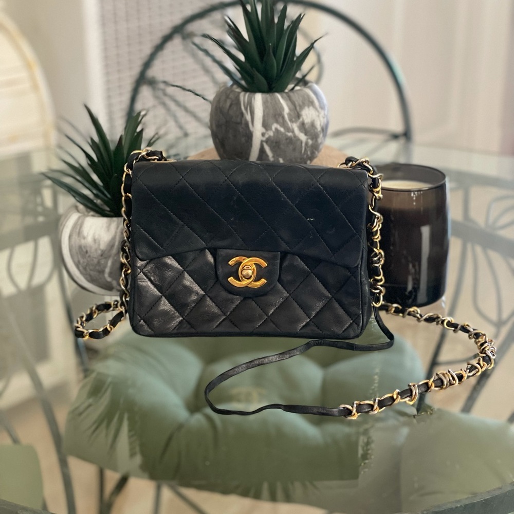 Vintage Black Chanel Quilt Gold Chain Strap Handbag/Purse